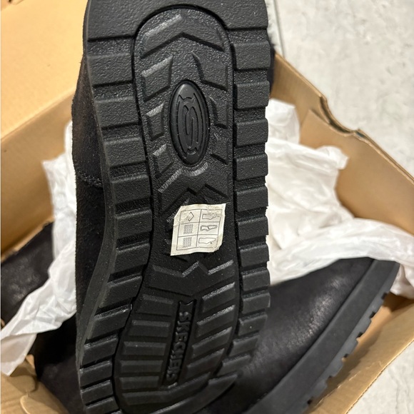 Skechers Black Rugged Sole Boots - Picture 3 of 6